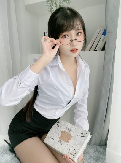 不呆猫 NO.064 黑丝包臀OL [24P5V-908MB]-喵咪社